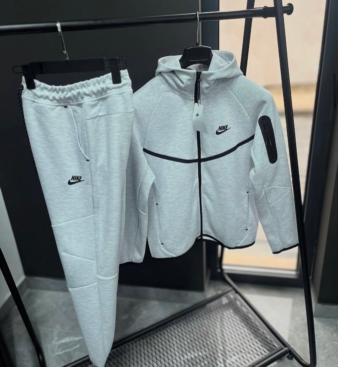 Komplet Tech Dresy – Biały / Czarny / Szary